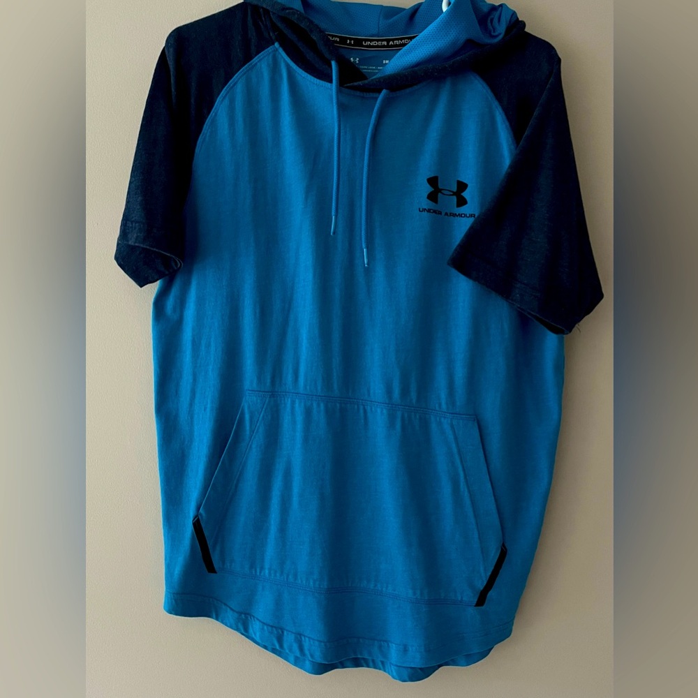 Under armor hooded shirt -  size small